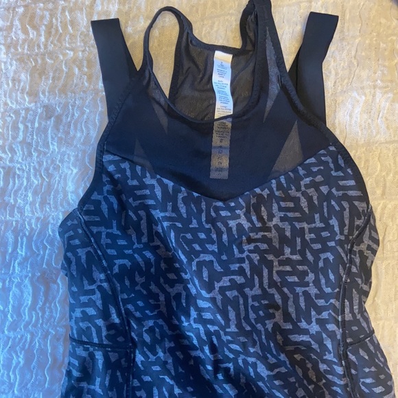 Lulu sports top - Picture 2 of 3